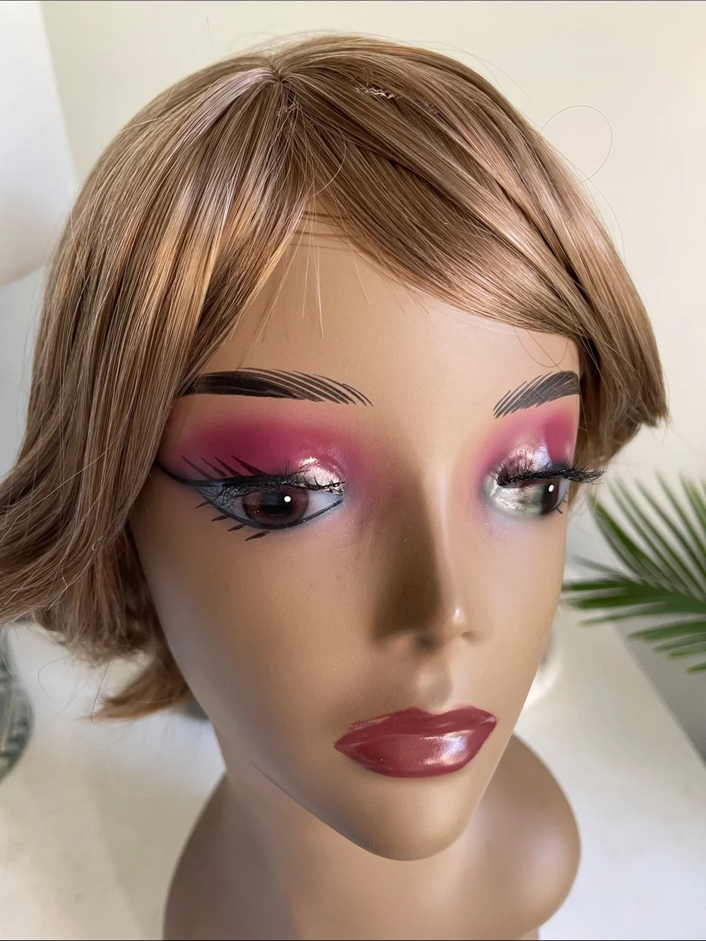 Women's Short Light Brown Wig - Natural Light Brown